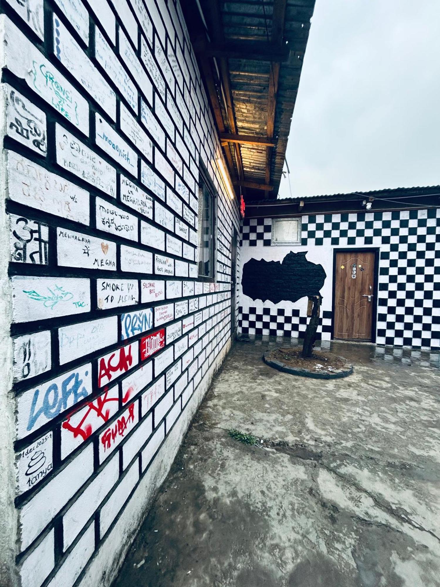 Isabella Hostel Shillong Buitenkant foto